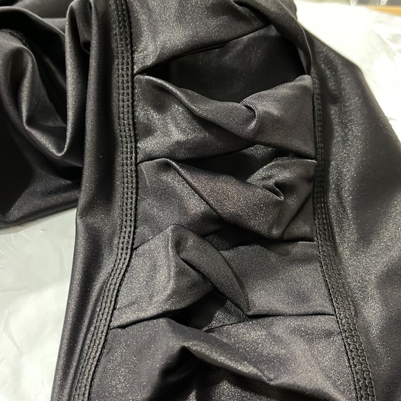 ZUDA Interlock Knit Leggings with Twist Trim Detail Medium - Picture 10 of 12